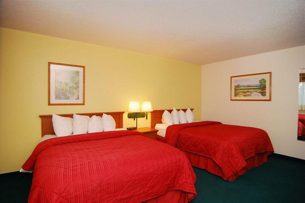 Quality Inn & Suites Medford Airport Exterior foto