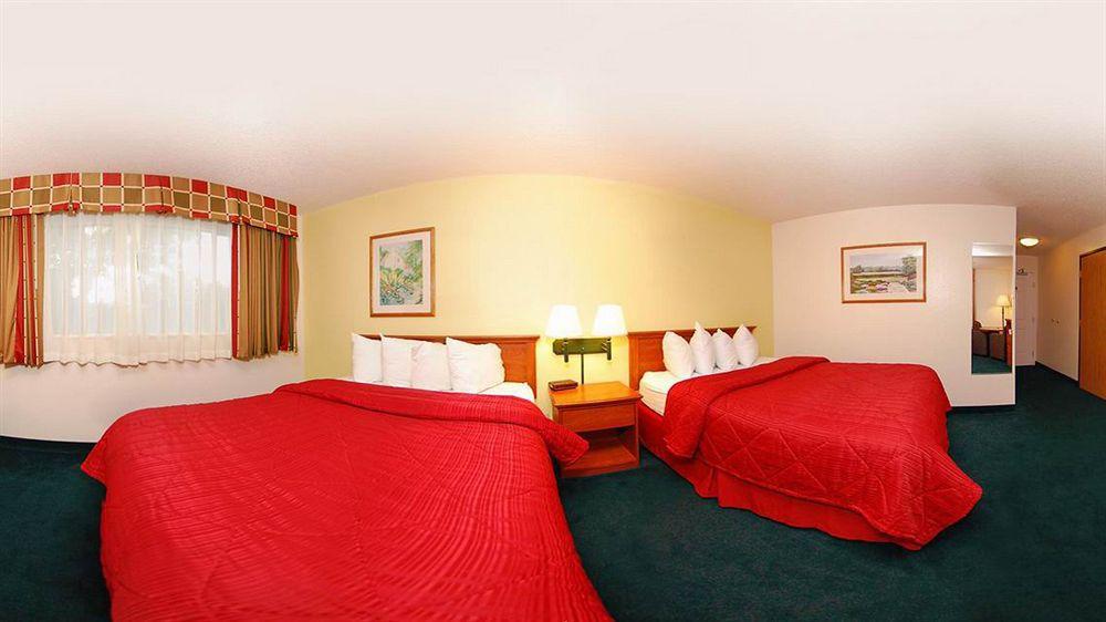 Quality Inn & Suites Medford Airport Exterior foto