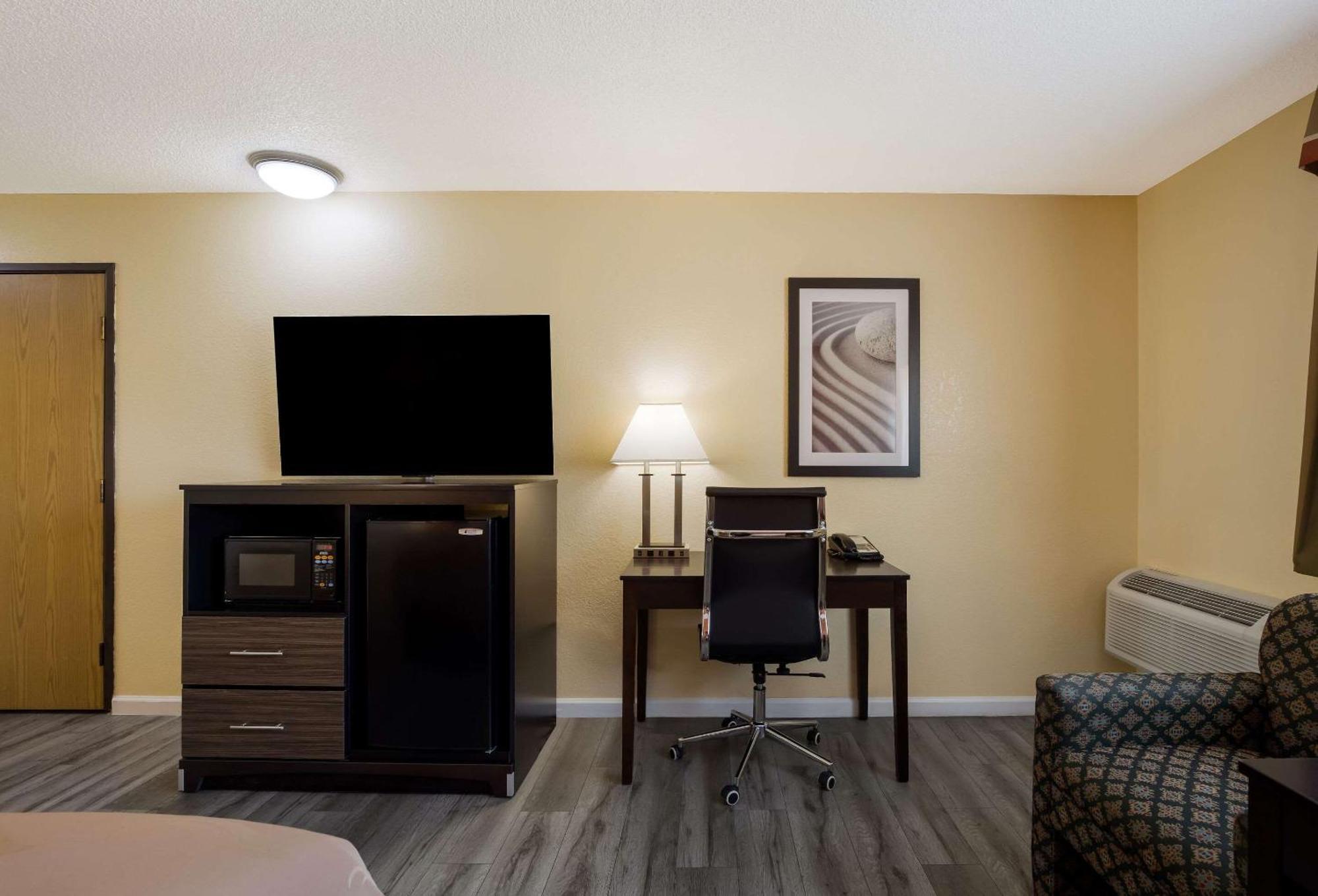 Quality Inn & Suites Medford Airport Exterior foto