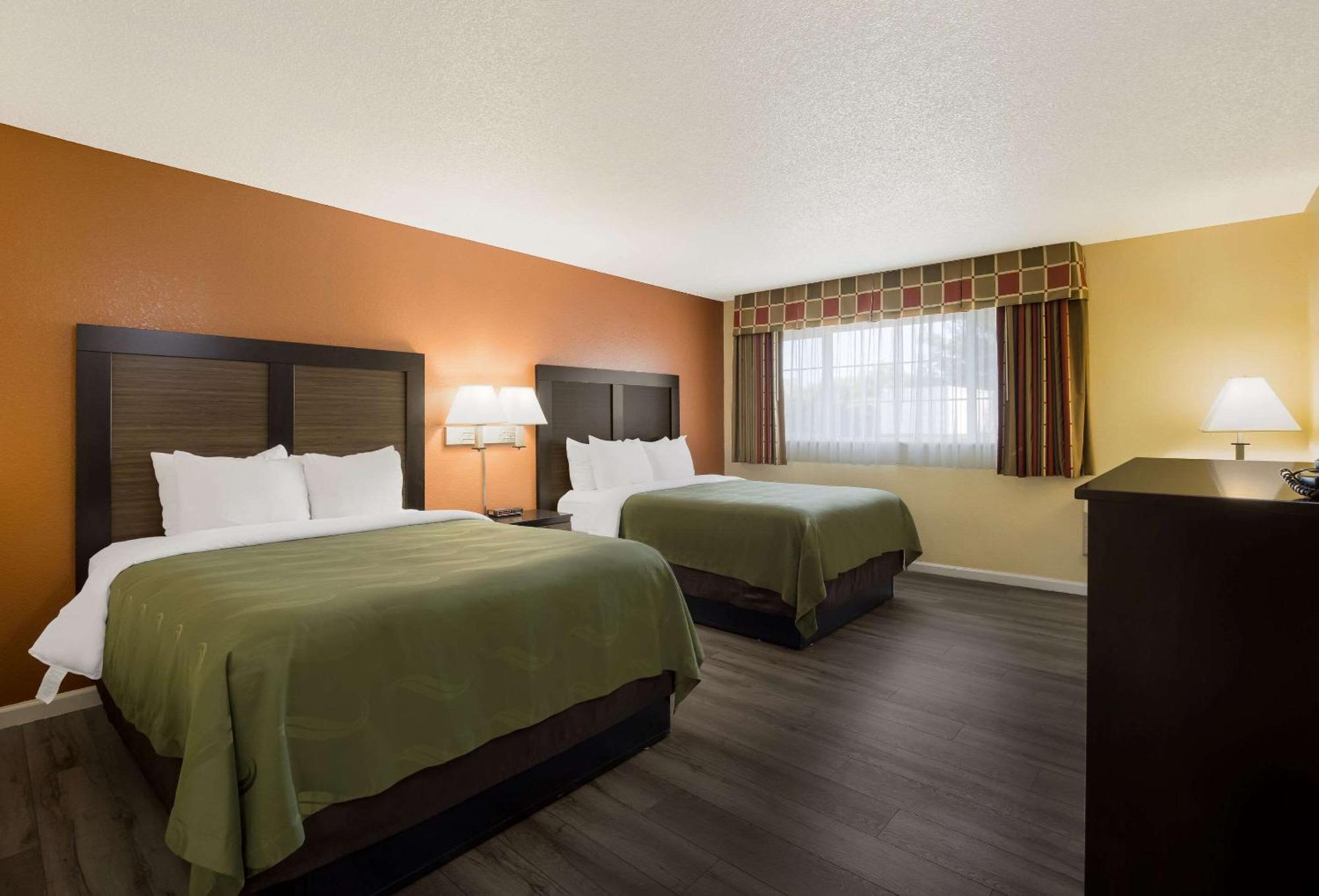 Quality Inn & Suites Medford Airport Exterior foto