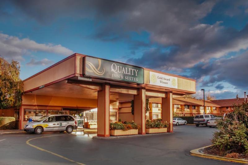 Quality Inn & Suites Medford Airport Exterior foto