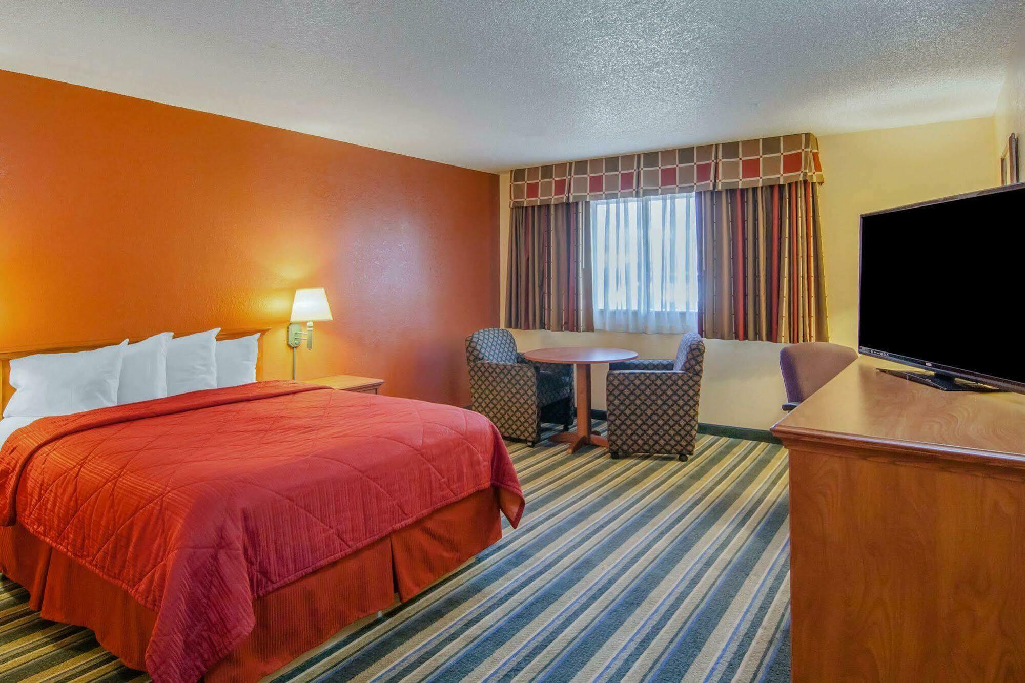 Quality Inn & Suites Medford Airport Exterior foto