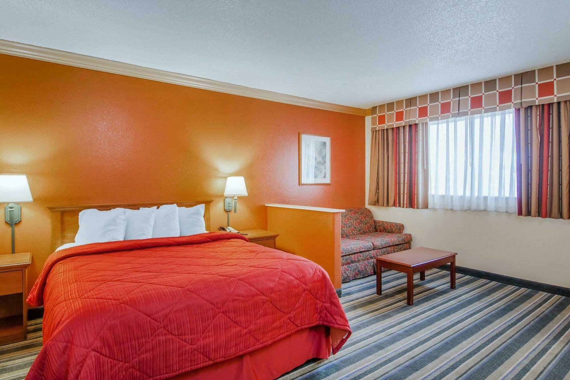 Quality Inn & Suites Medford Airport Exterior foto