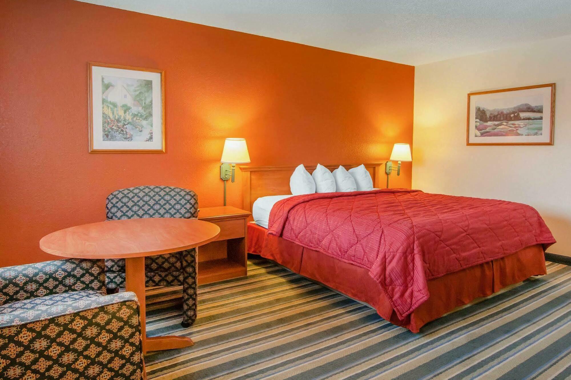 Quality Inn & Suites Medford Airport Exterior foto